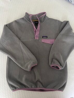 Girls Patagonia Grey Fleece Pullover with Mauve Trim Size Medium (10)